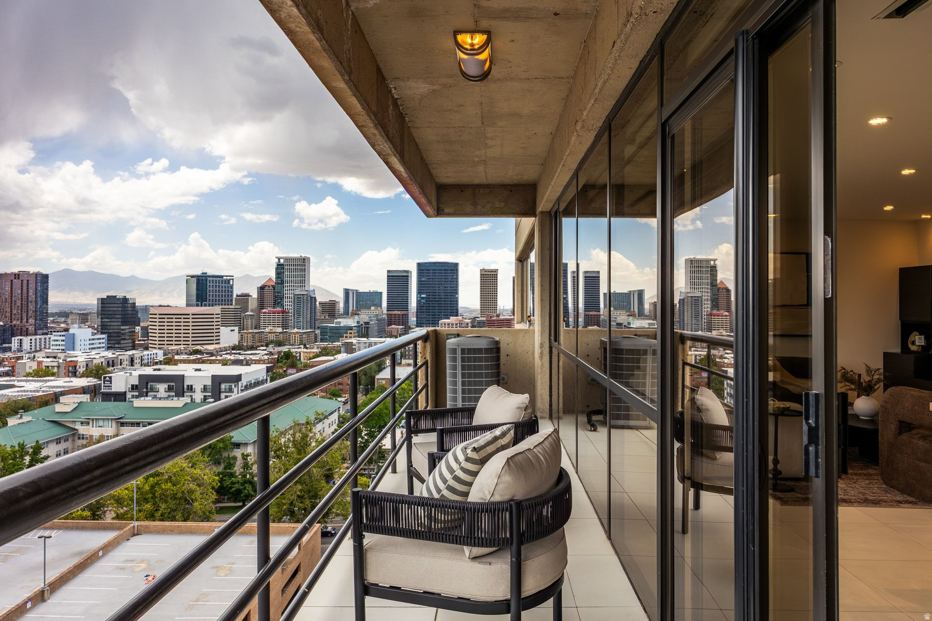 GOVERNORS PLAZA - Residential