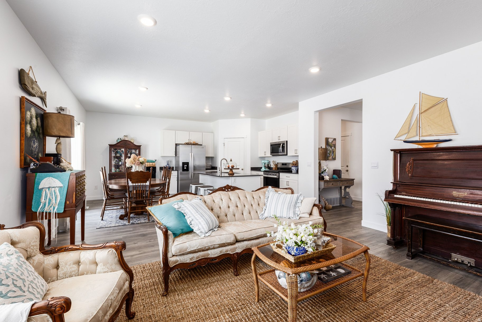 FOOTHILL VILLAGE - Residential