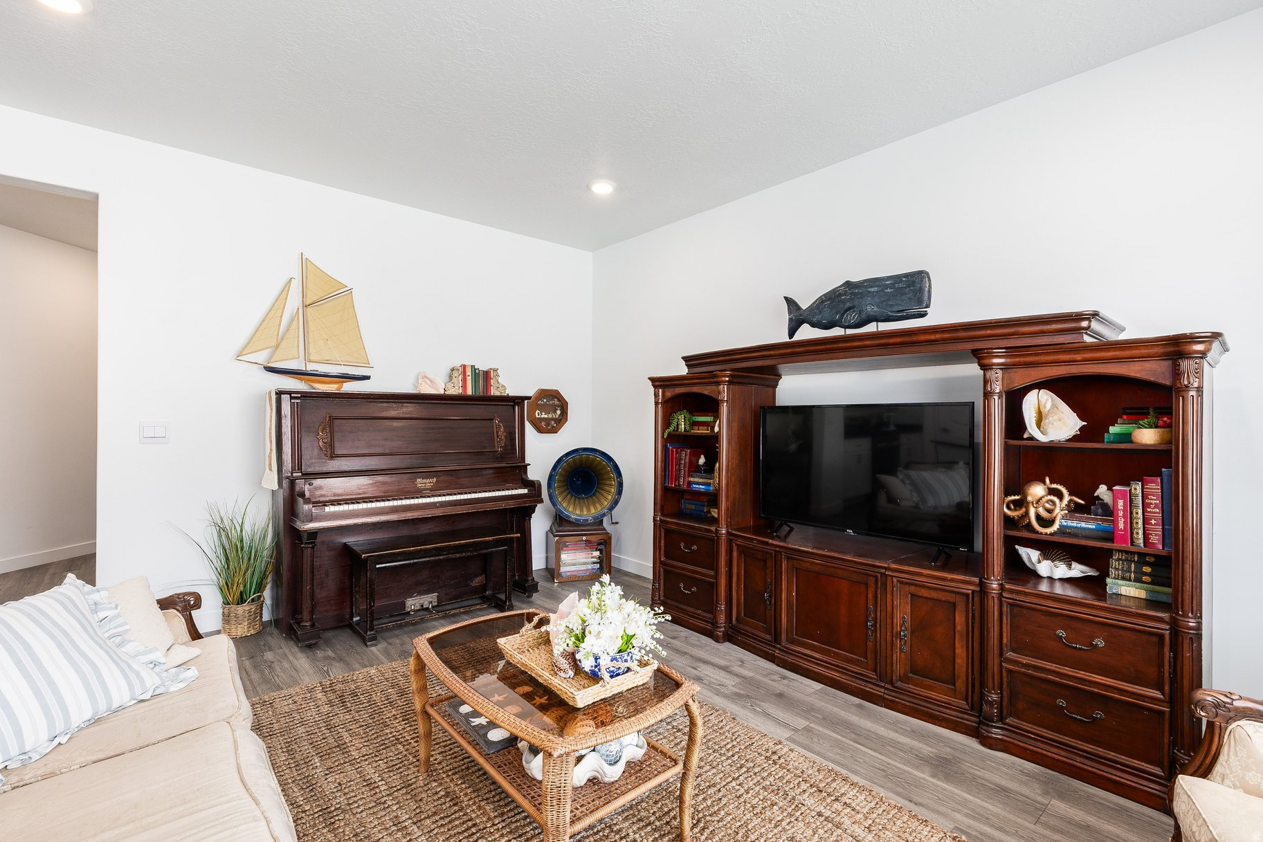 FOOTHILL VILLAGE - Residential