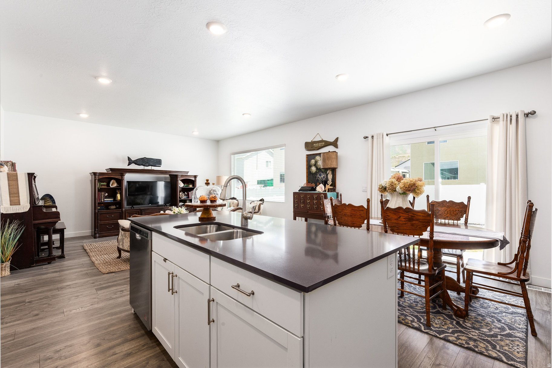 FOOTHILL VILLAGE - Residential