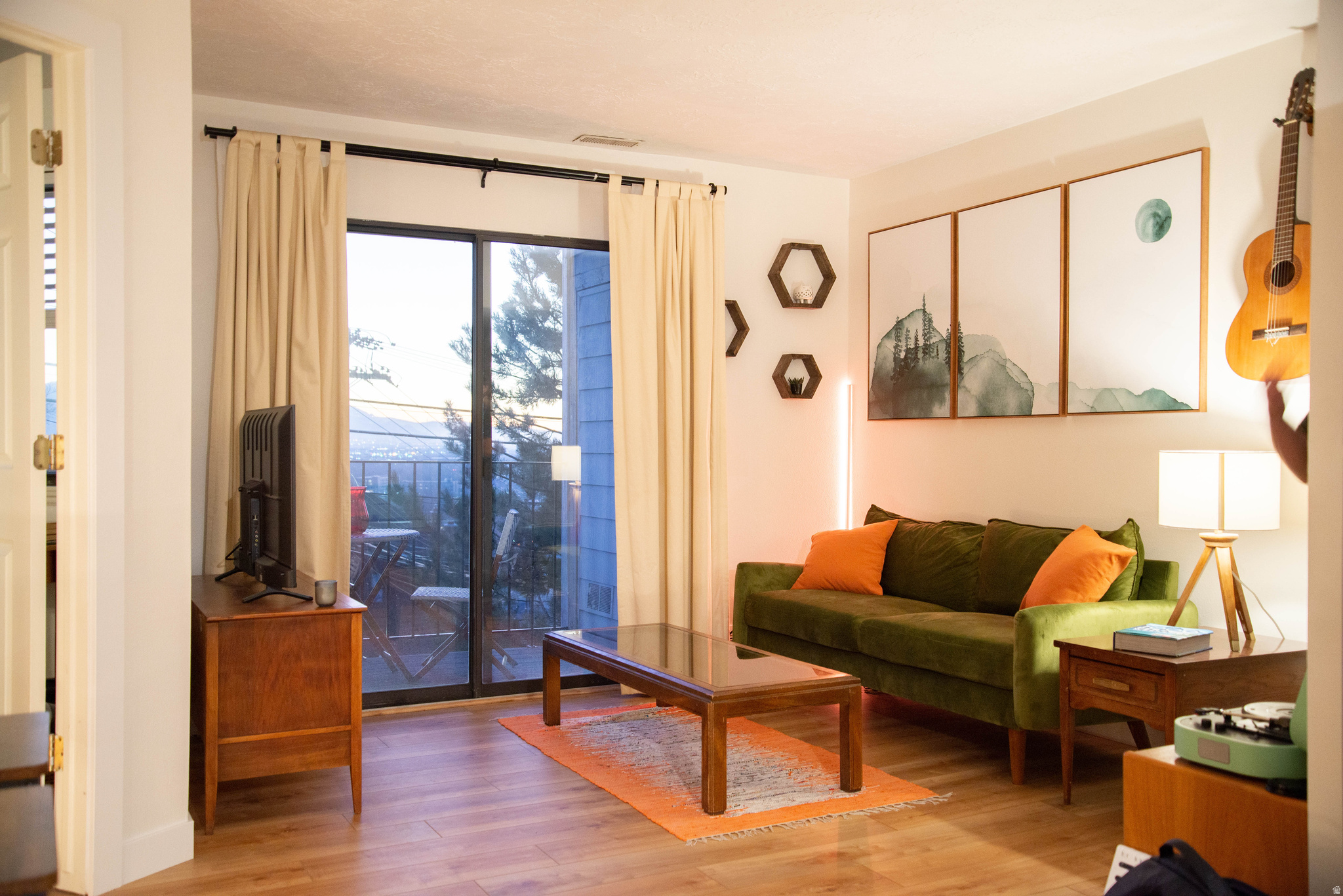 Experience urban living at its best in this fully furnished Marmalade Hill condo. Boasting a stunning, newly renovated kitchen and a private balcony with unobstructed mountain and valley views, this home is both a sanctuary and a gateway to SLC. Ideally located: 5 minutes to downtown, 10 to the airport, and 20 to the slopes. Includes private parking and in-unit laundry. Don't miss this gem! Schedule your showing now.