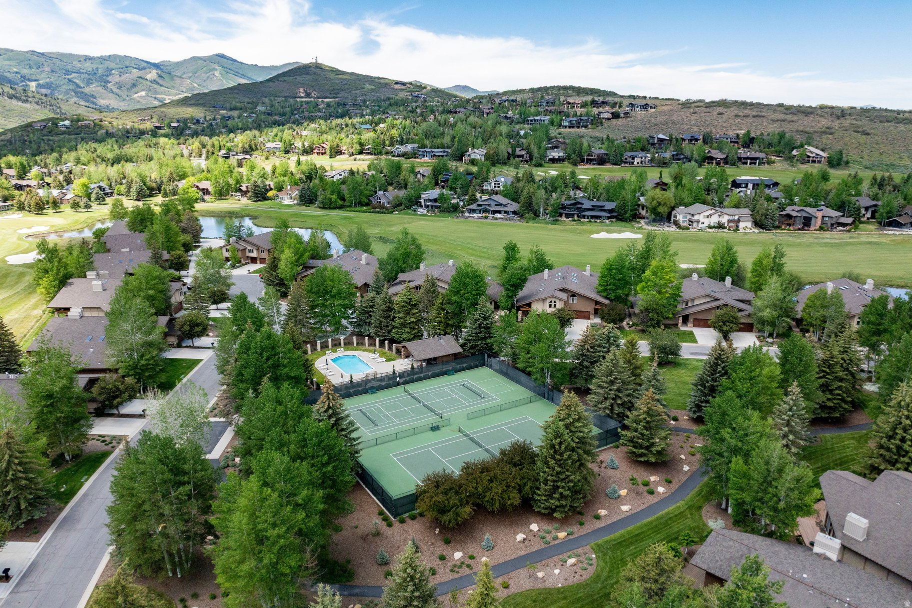FOUR LAKES VILLAGE - Residential