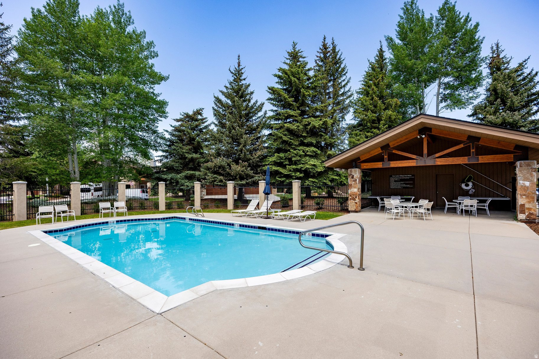 FOUR LAKES VILLAGE - Residential