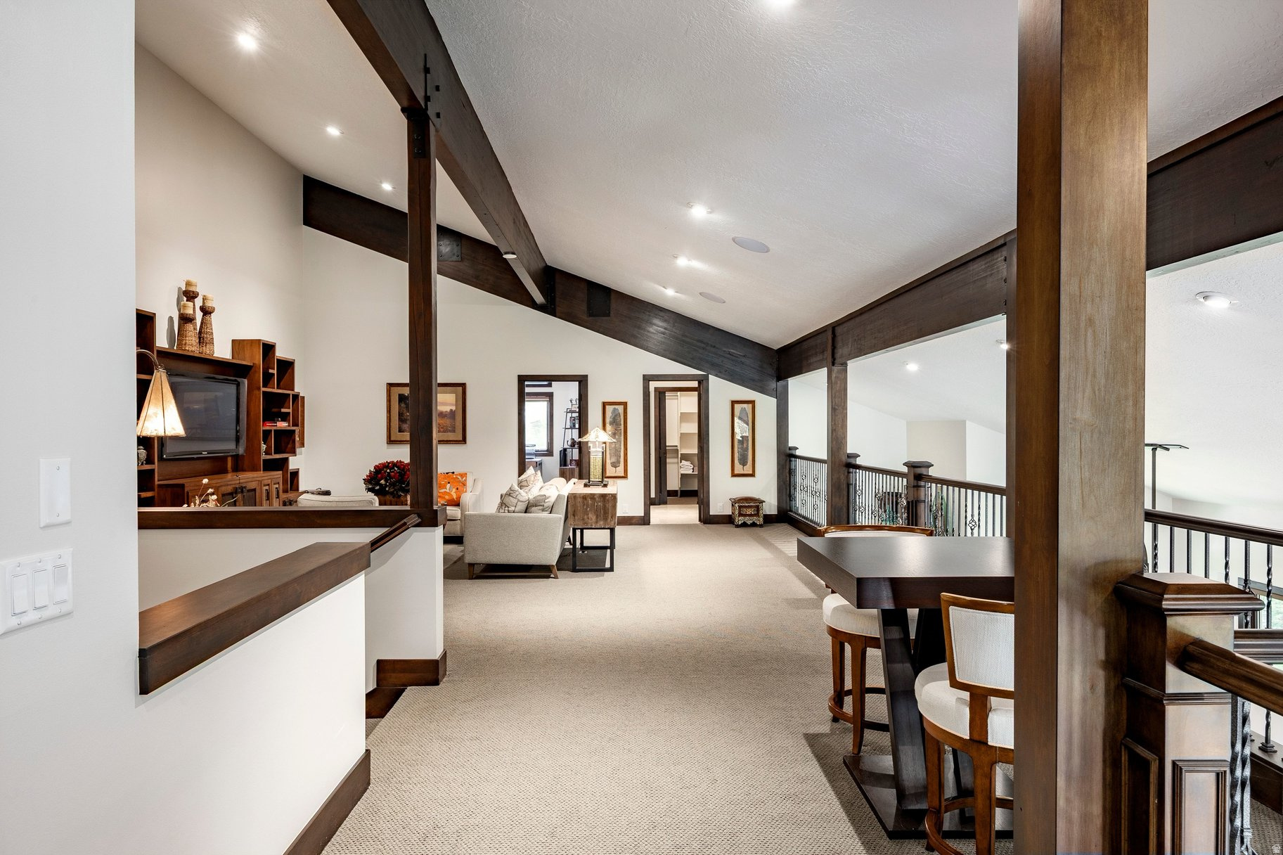 FOUR LAKES VILLAGE - Residential