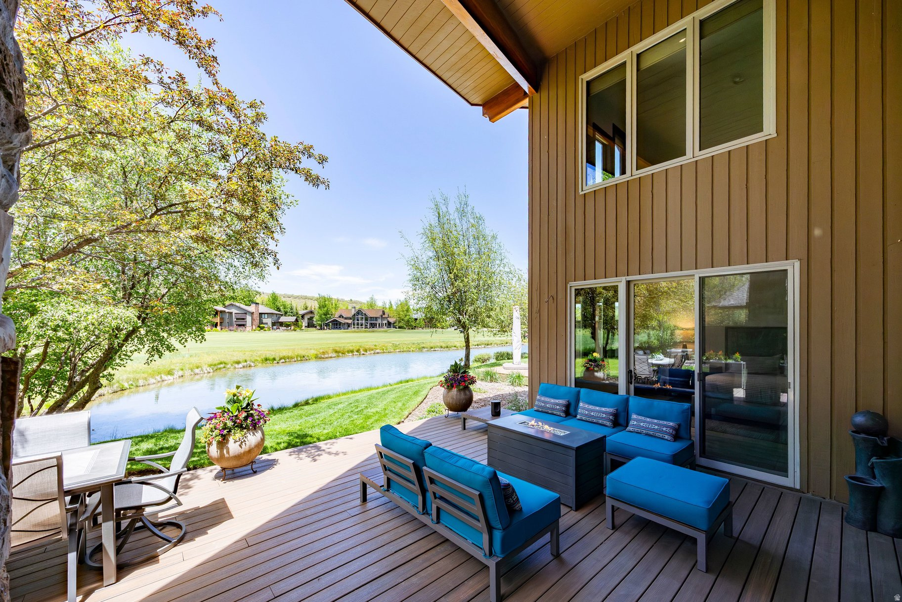 FOUR LAKES VILLAGE - Residential