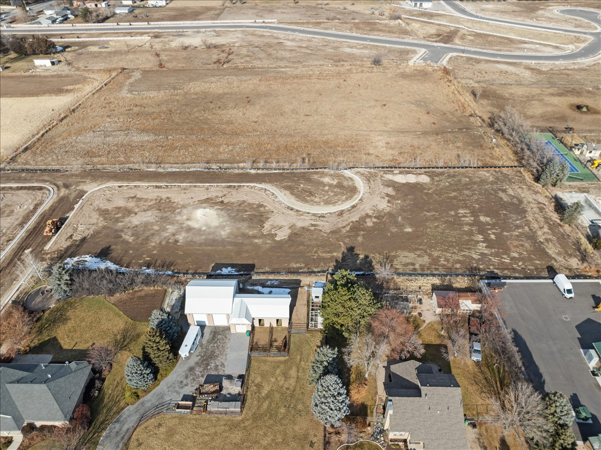 HAWKS LANDING - Land