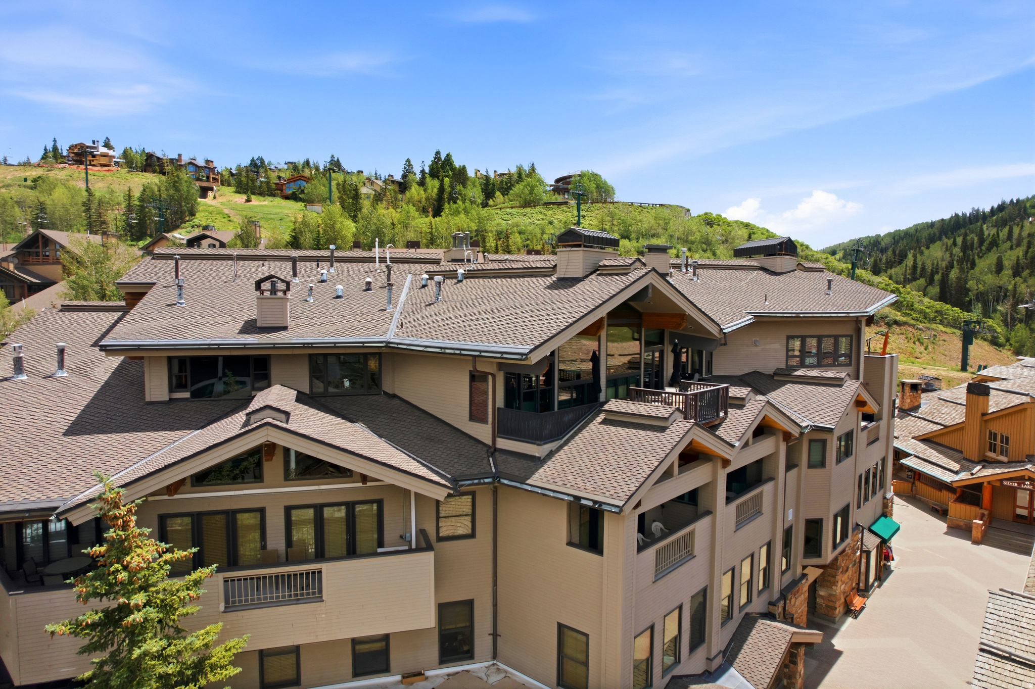 ROYAL PLAZA - Residential