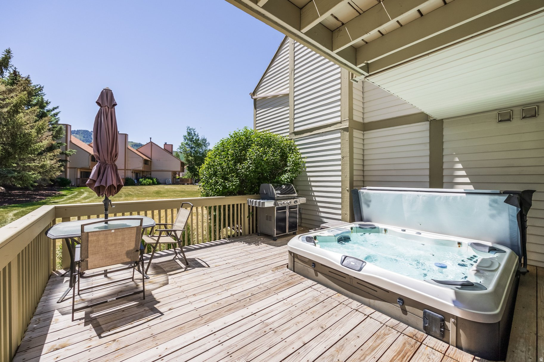RACQUET CLUB - Residential