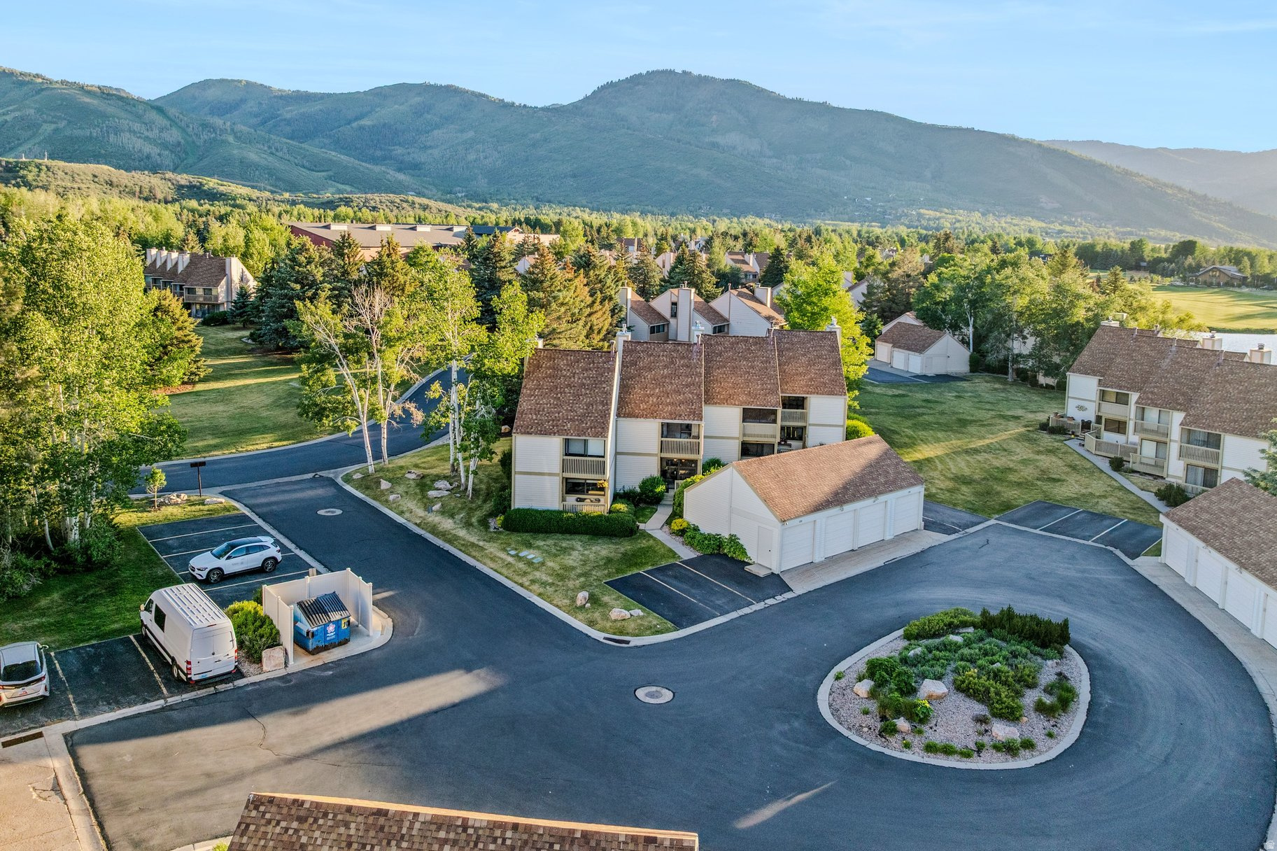 RACQUET CLUB - Residential