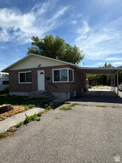 Fantastic Remodel in a great area on a bid lot. New Dish washer, Carpet, Fresh Paint, Updated Kitchen and Bathrooms and much, much more. Hurry will go  fast. Buyer to verify all information