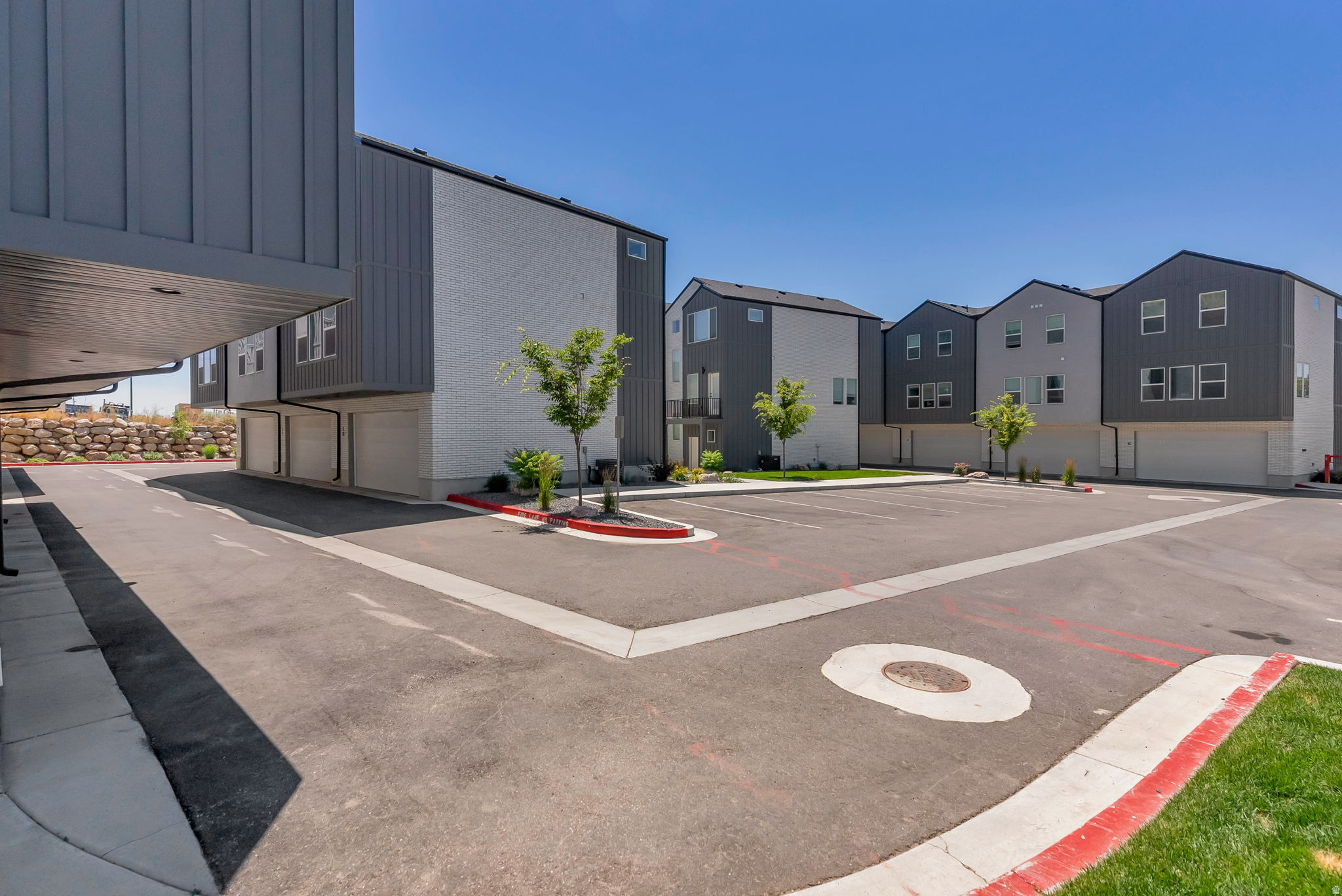 LAKE POINTE - Residential