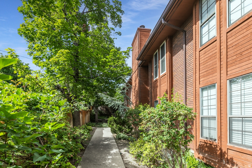 HALLS 5TH AVE CONDM - Residential