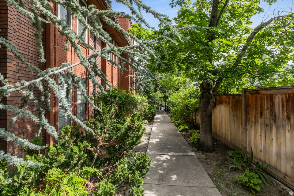 HALLS 5TH AVE CONDM - Residential
