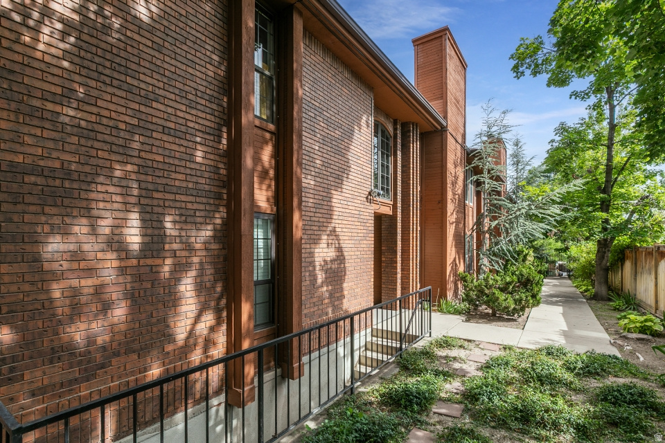 HALLS 5TH AVE CONDM - Residential