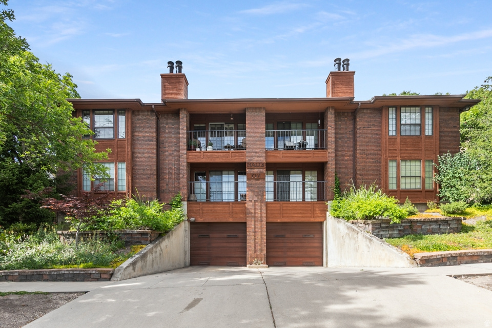 HALLS 5TH AVE CONDM - Residential