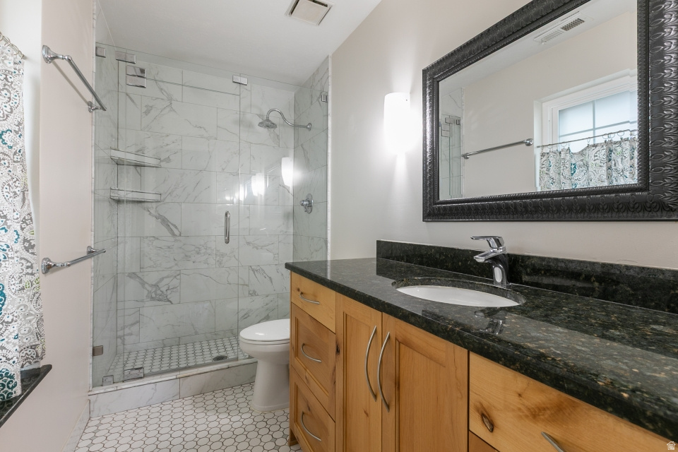 HALLS 5TH AVE CONDM - Residential