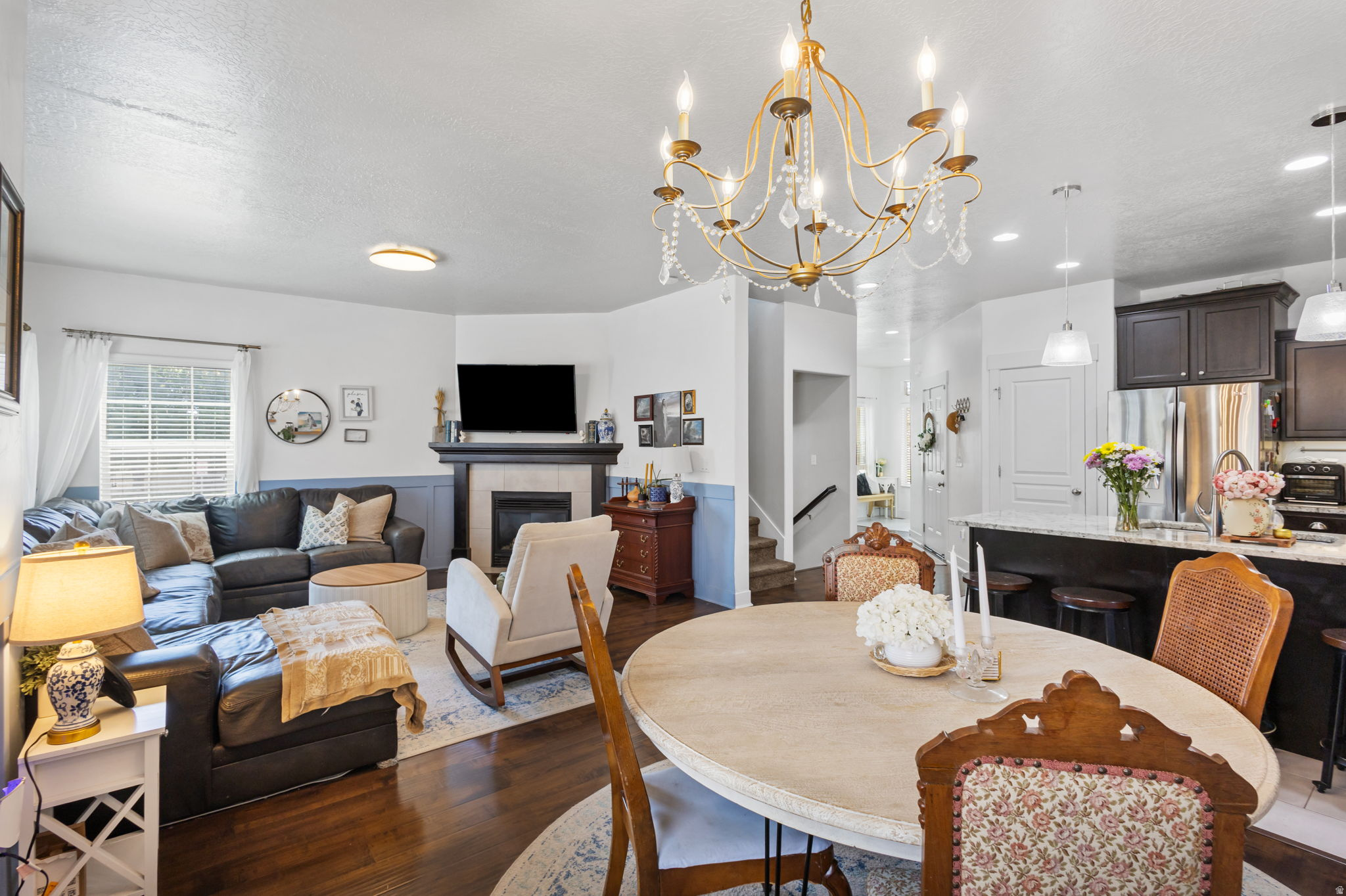 This elegant townhouse offers a perfect blend of modern convenience and comfortable living. Located just minutes away from vibrant shopping districts, you'll enjoy easy access to boutiques, restaurants, and daily essentials. The home boasts a spacious interior with an open-concept layout, providing ample room for relaxation and entertaining. Large windows flood the space with natural light, highlighting the high ceilings and sleek finishes. With multiple bedrooms, a sleek kitchen, and cozy living areas, this townhouse is ideal for families or professionals seeking both comfort and convenience. And, a private outdoor space offers a quiet retreat after a busy day.