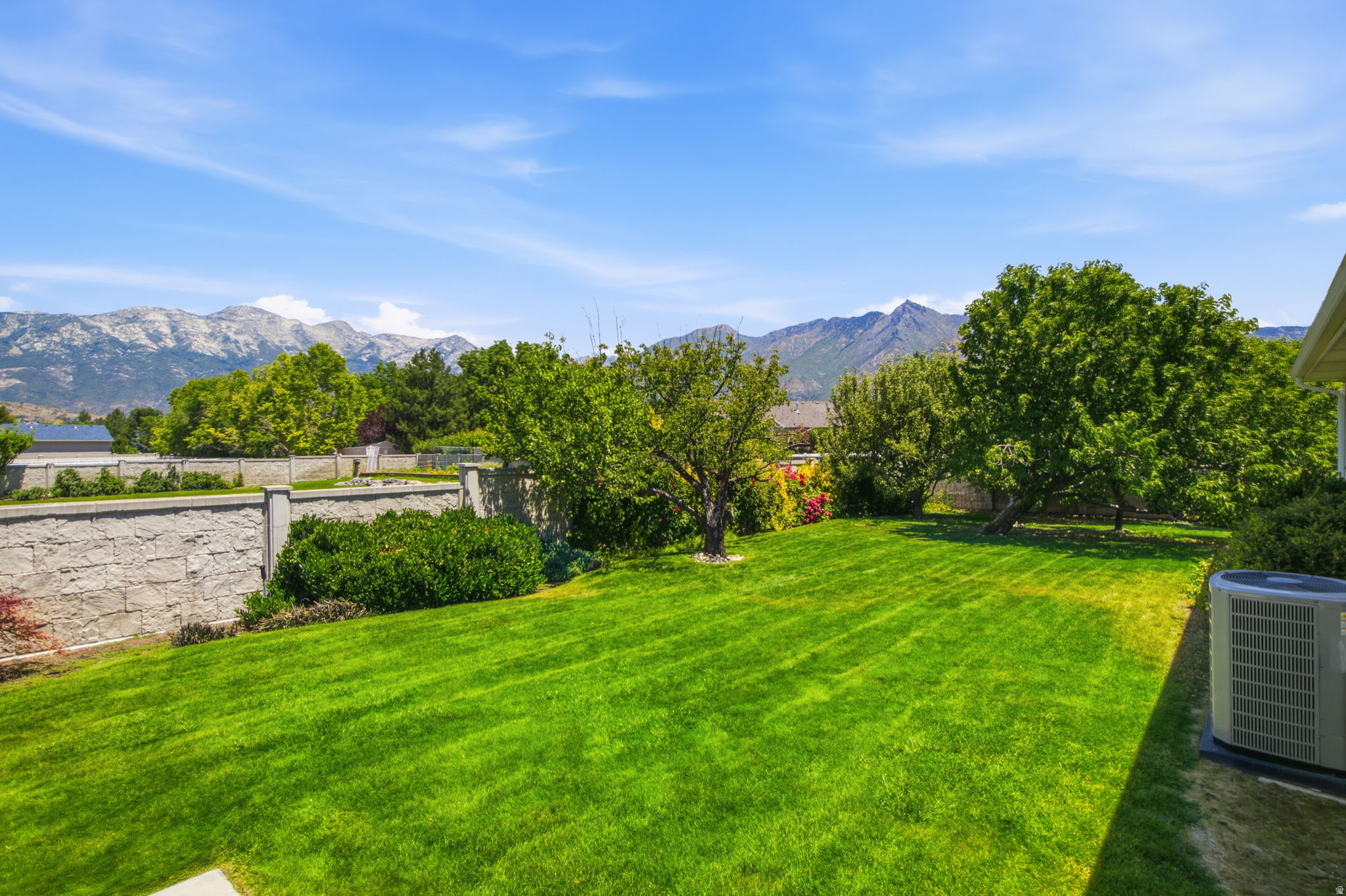 ALPINE SHADOWS - Residential