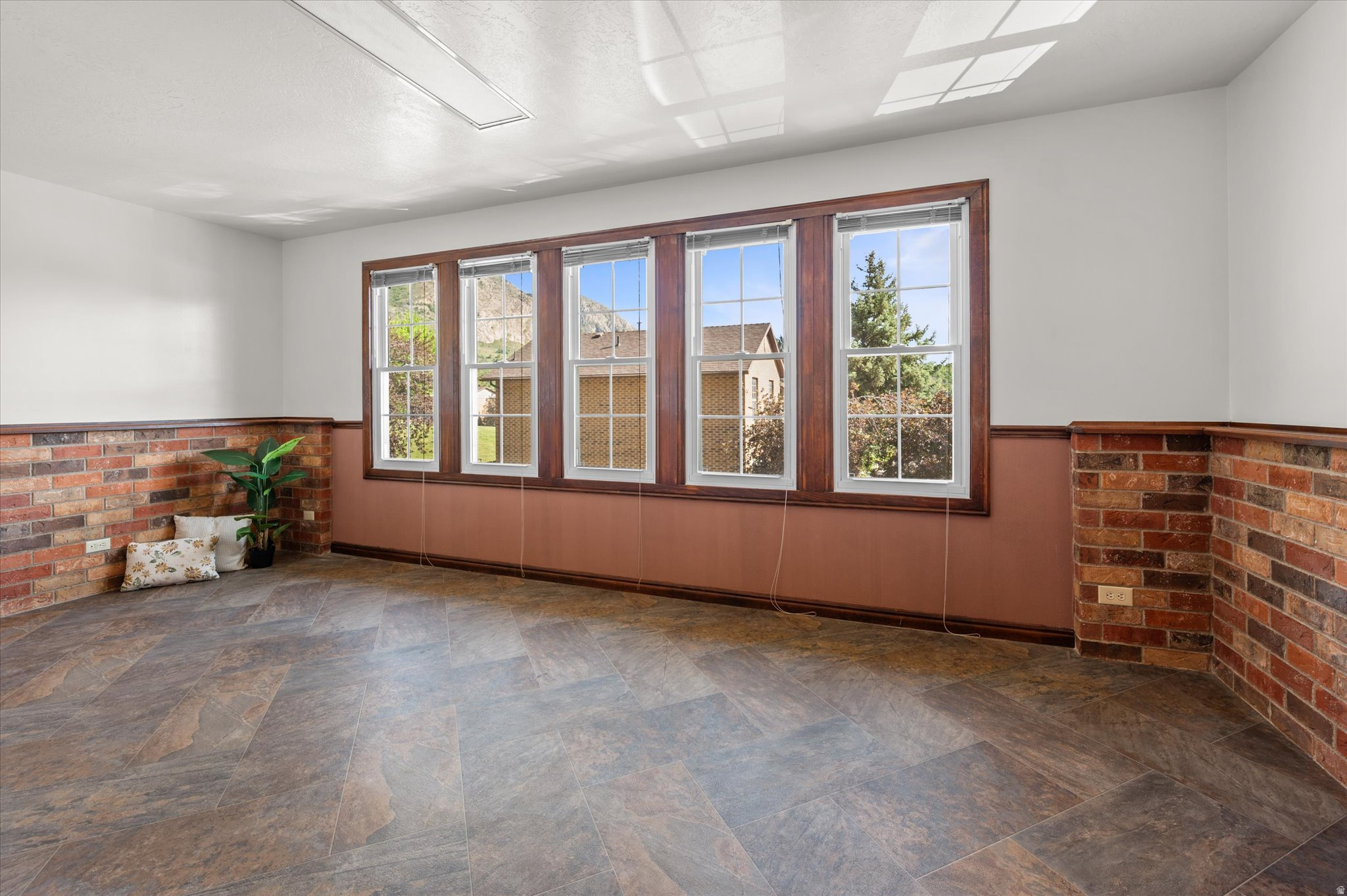 CANYON TERRACE - Residential