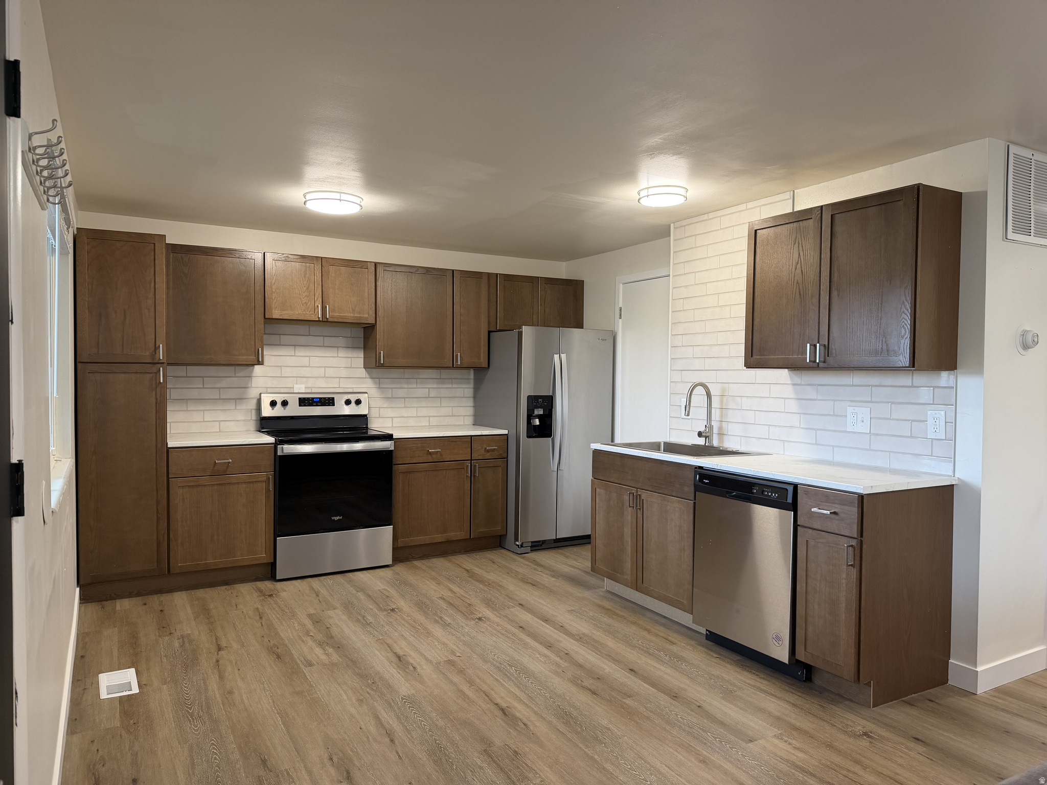 RADIUS CURVE - Residential Lease