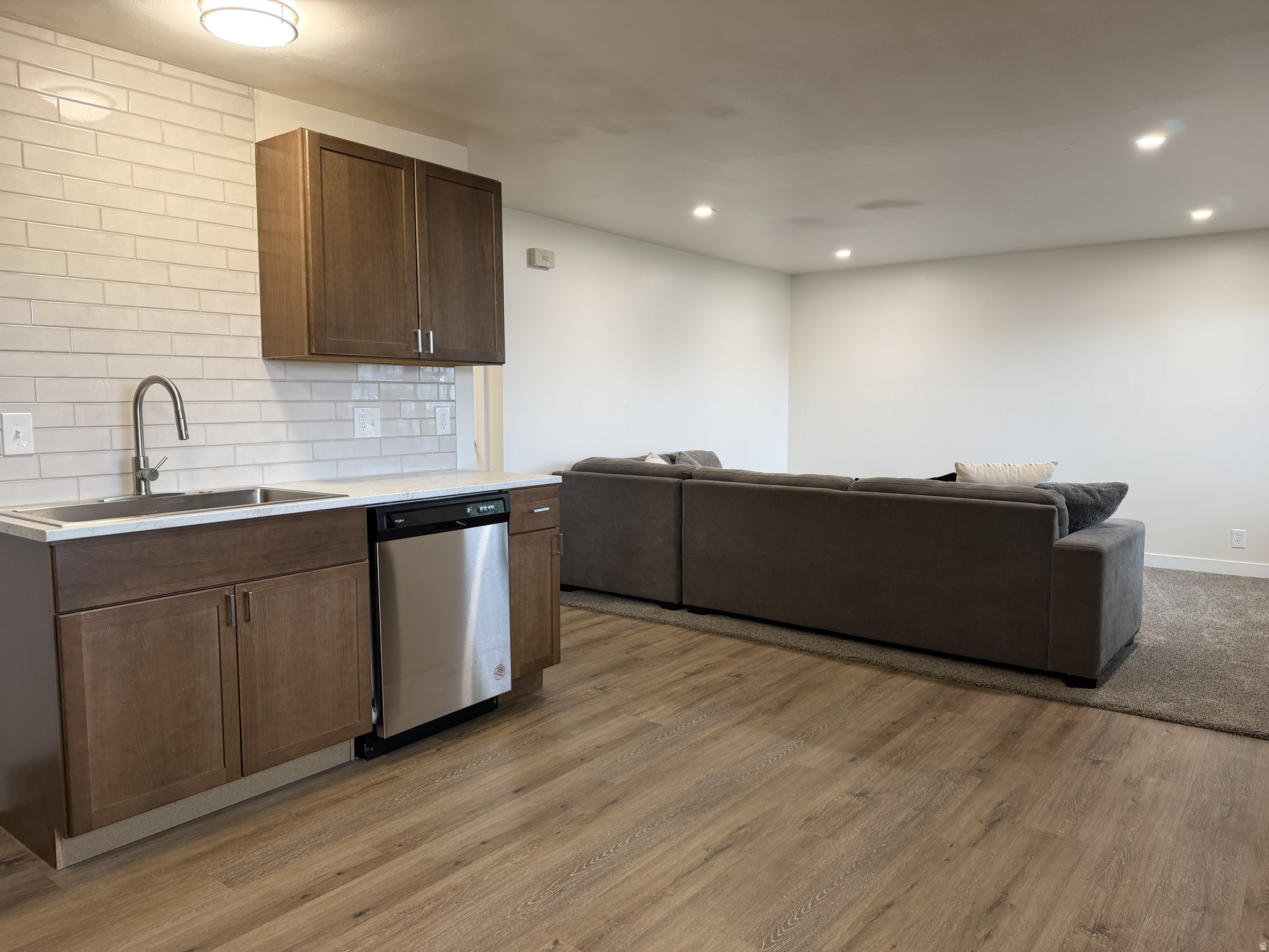 RADIUS CURVE - Residential Lease