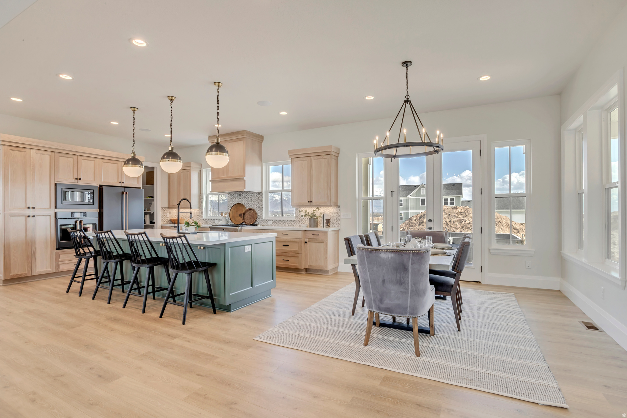 BEACON POINTE - Residential