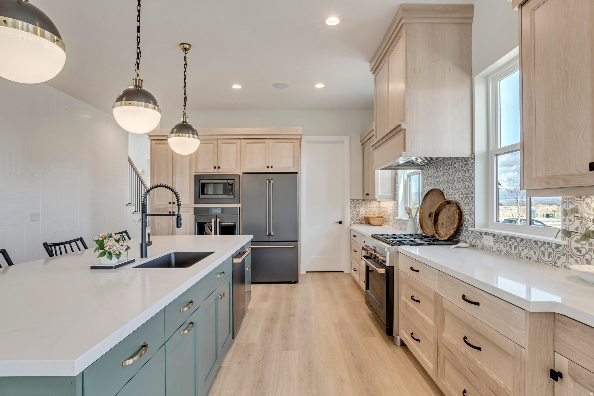 BEACON POINTE - Residential