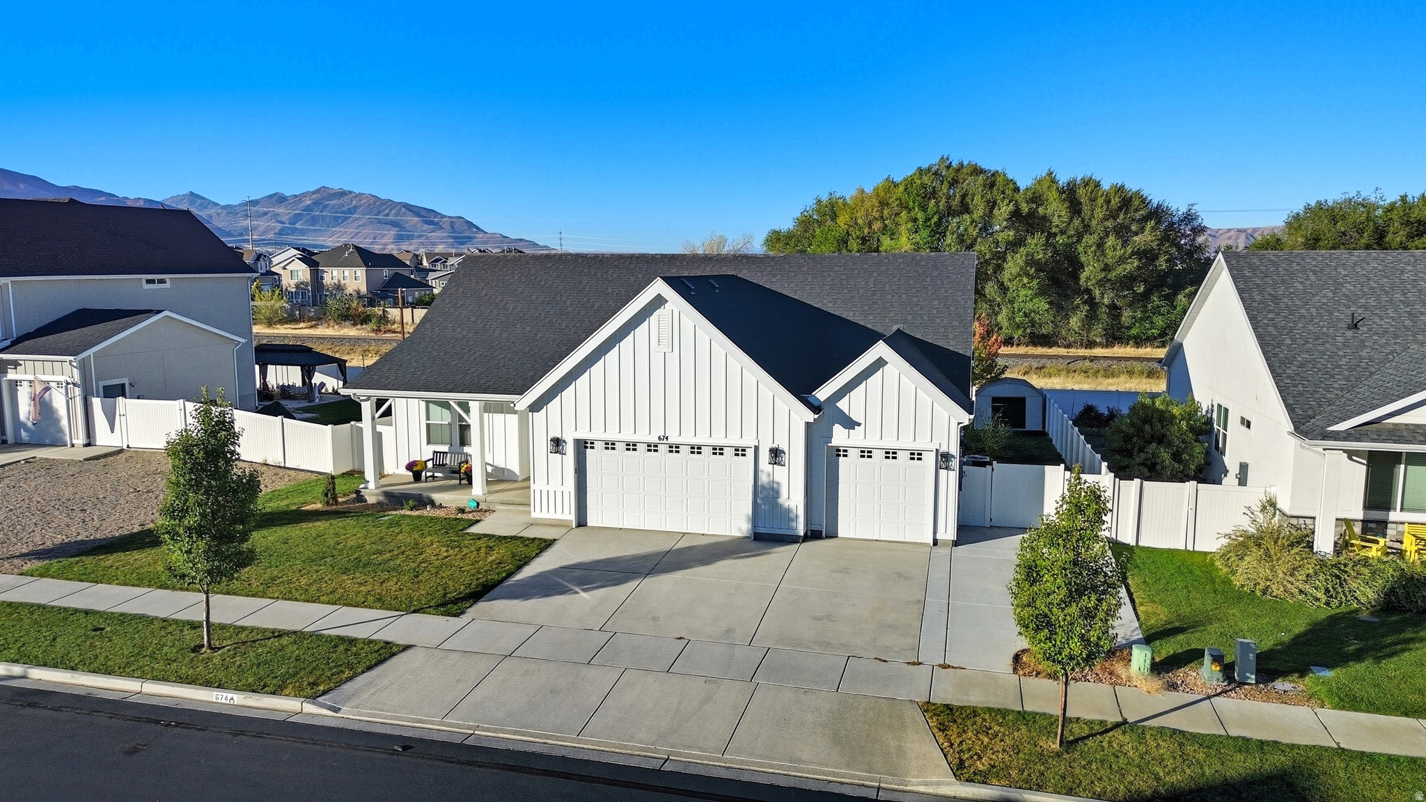 MAPLETON GROVE - Residential