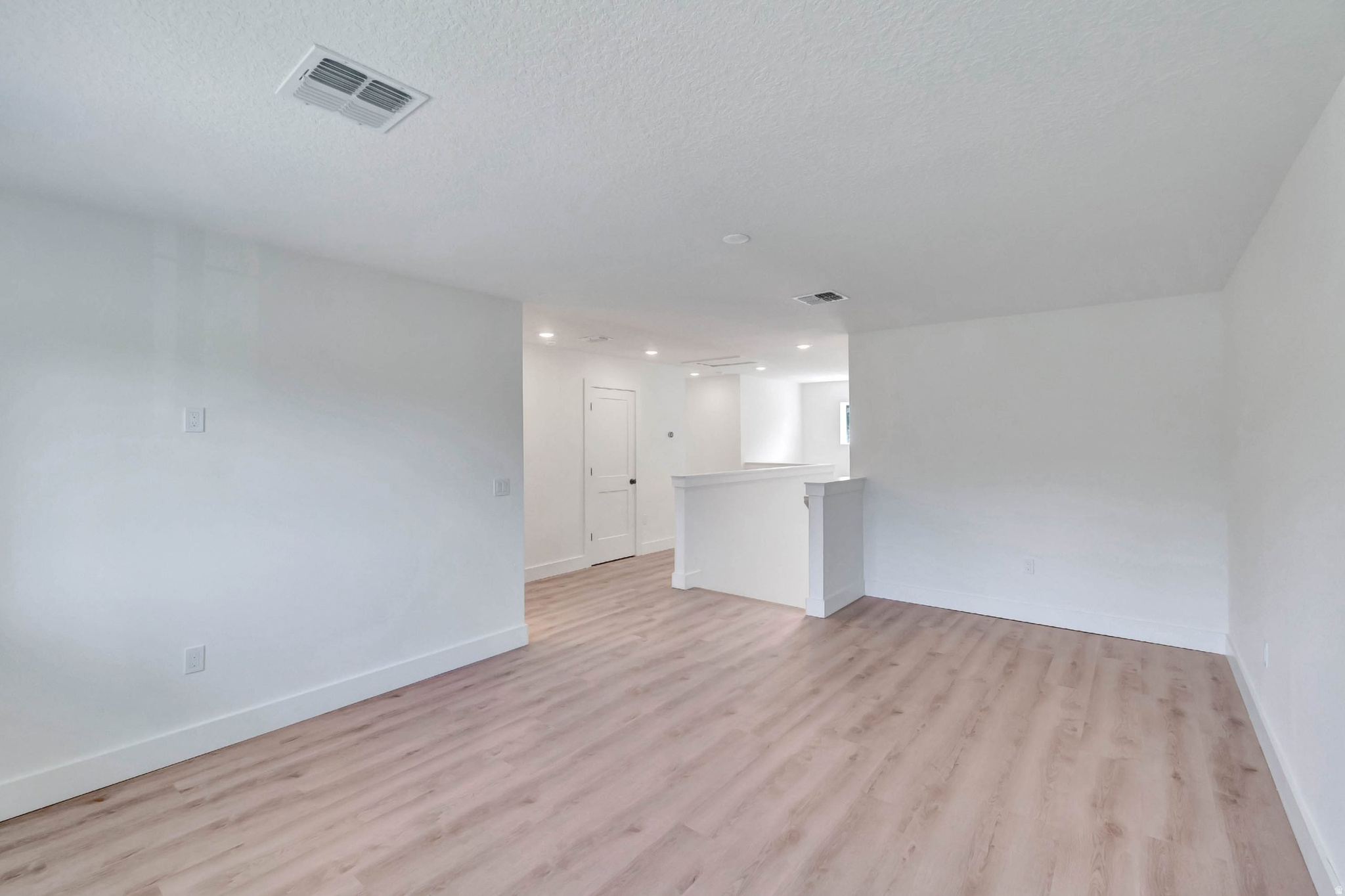 SMILING H - Residential