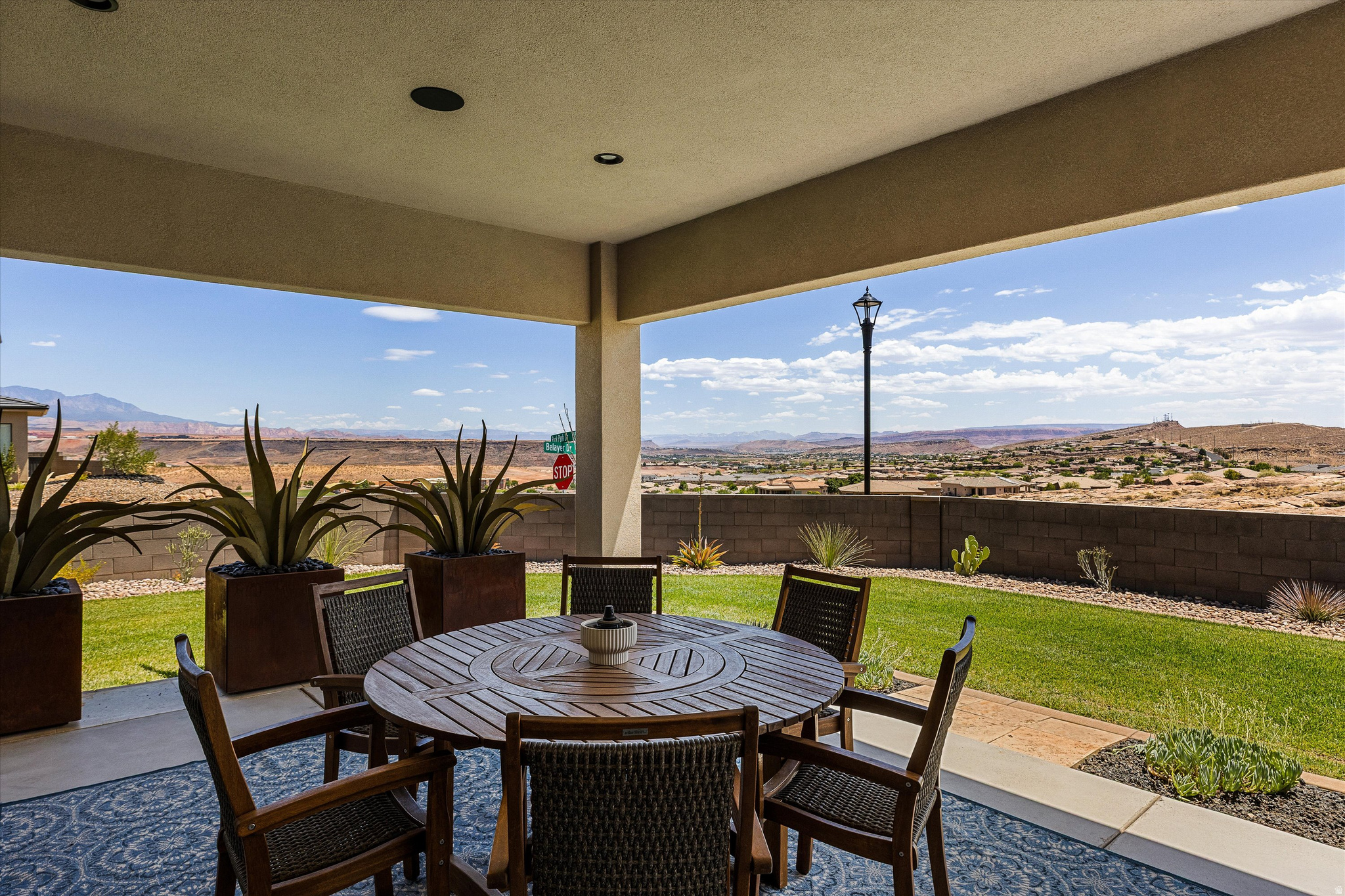 TONAQUINT COVE - Residential
