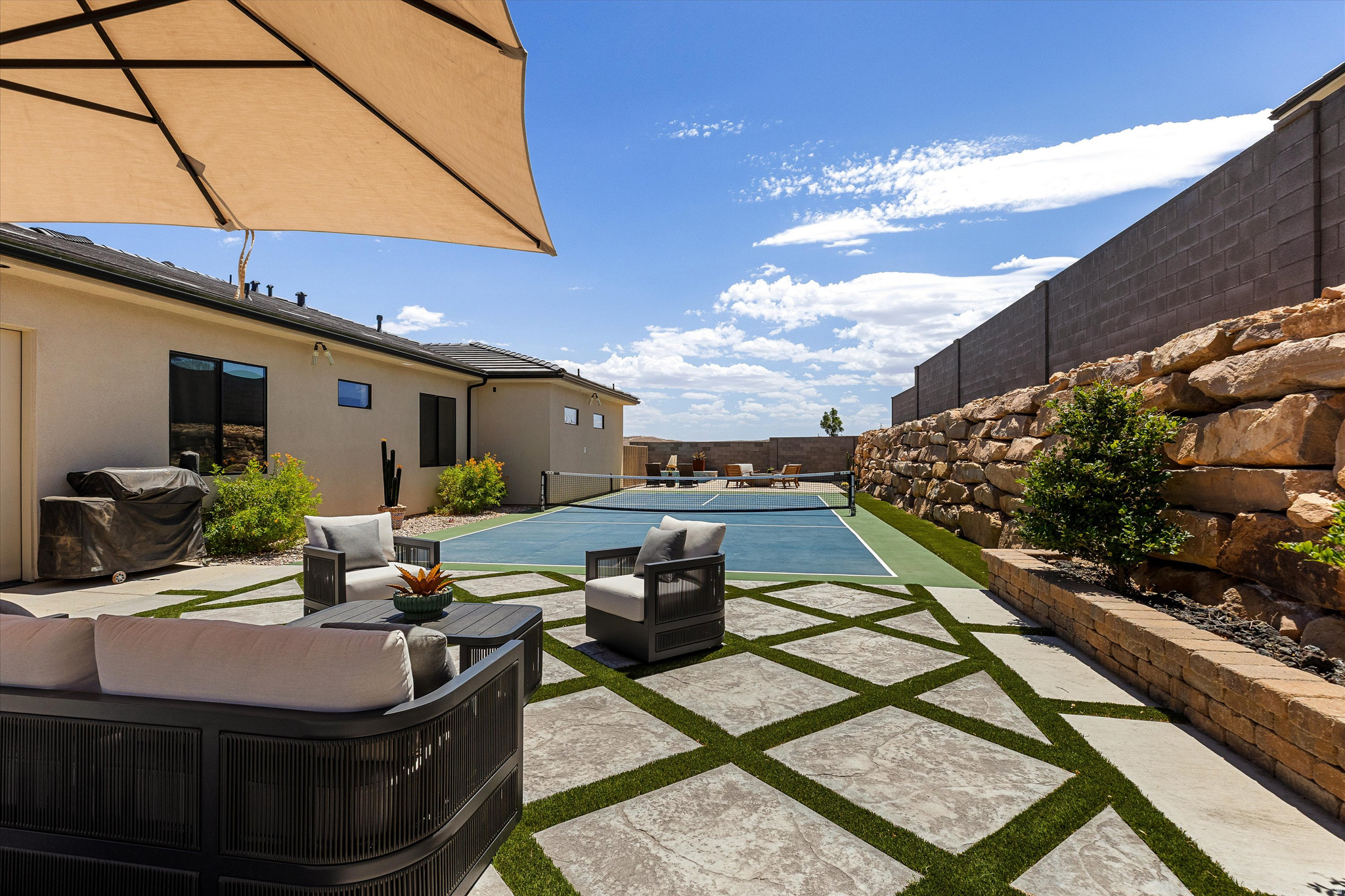 TONAQUINT COVE - Residential
