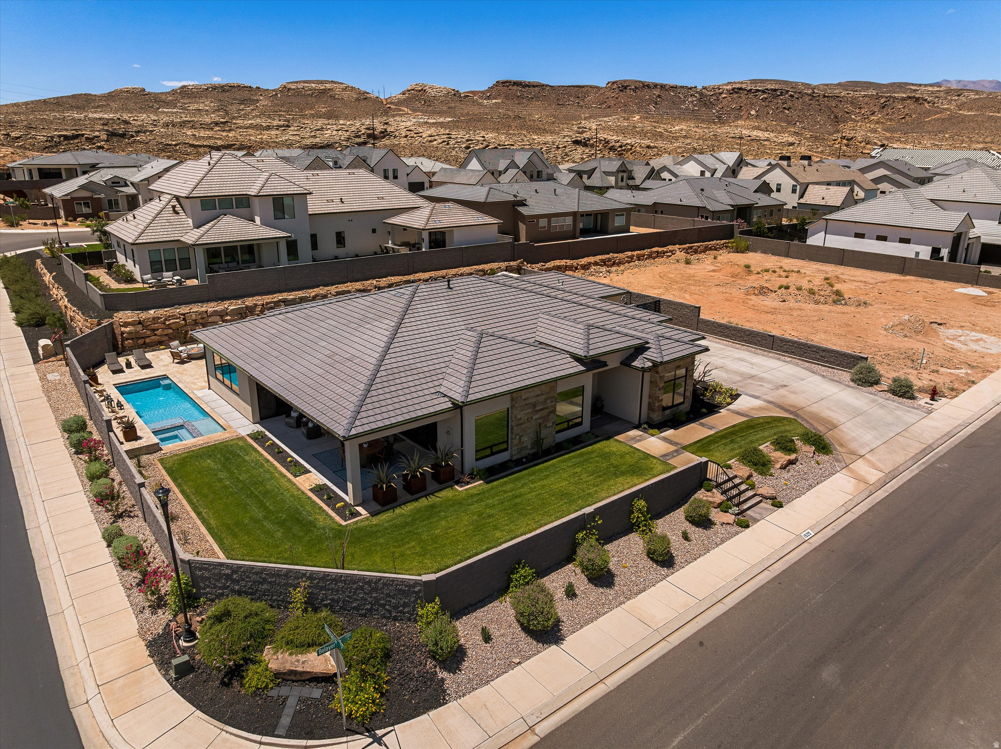 TONAQUINT COVE - Residential