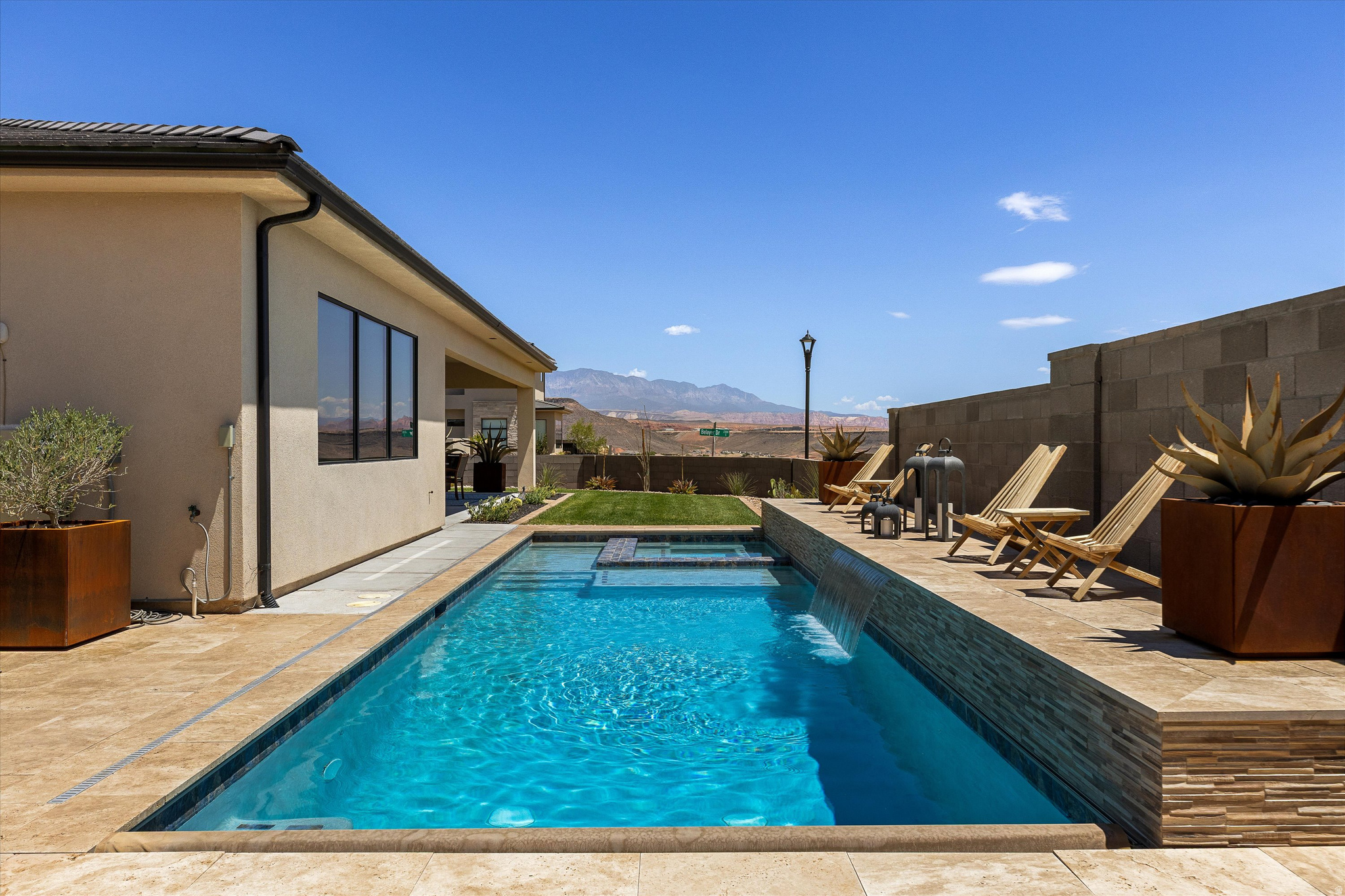 TONAQUINT COVE - Residential