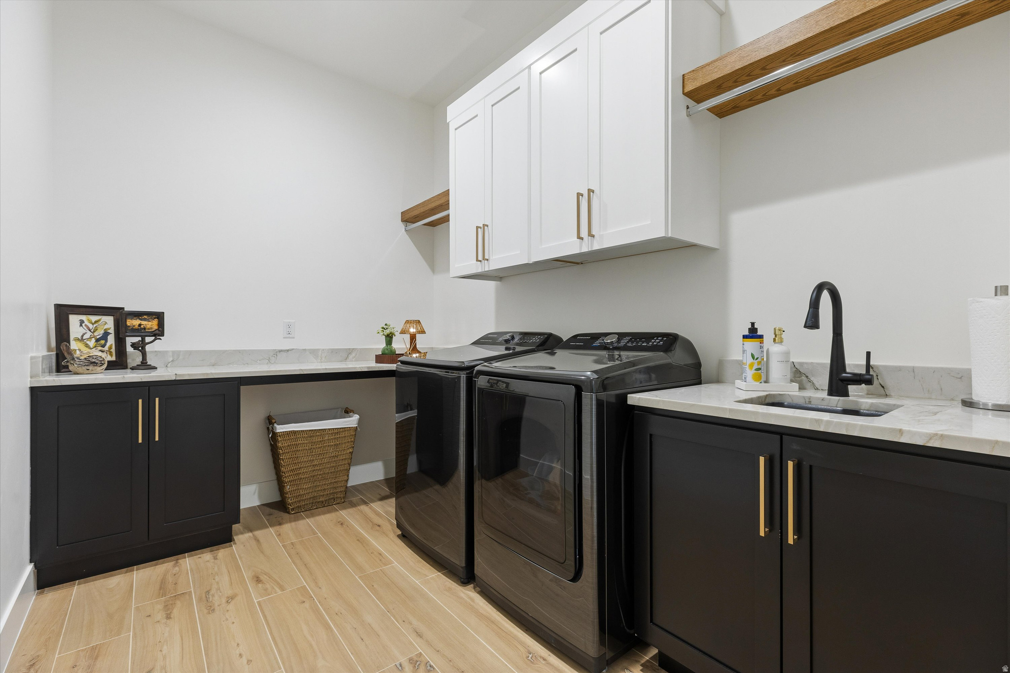 TONAQUINT COVE - Residential