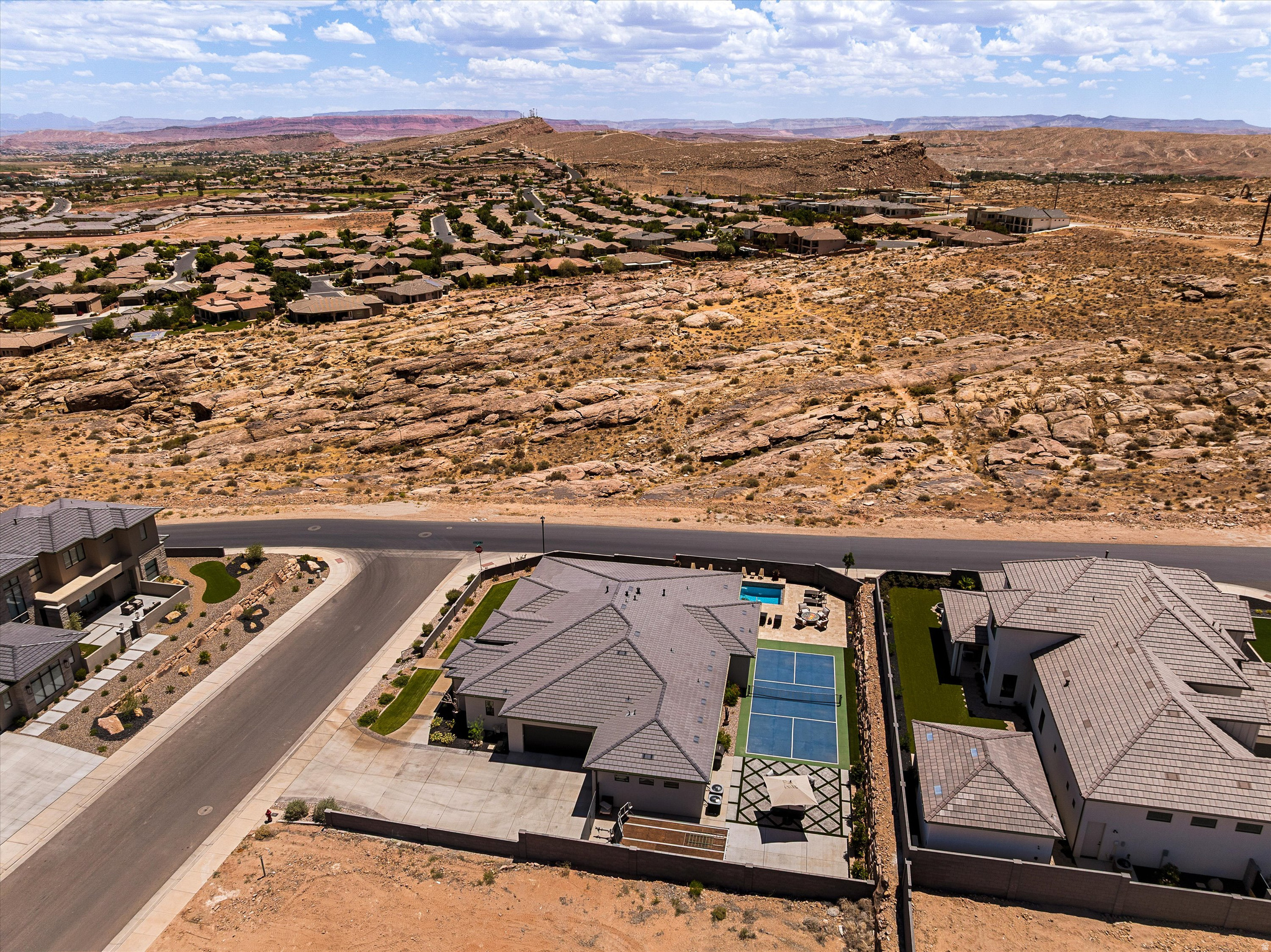 TONAQUINT COVE - Residential