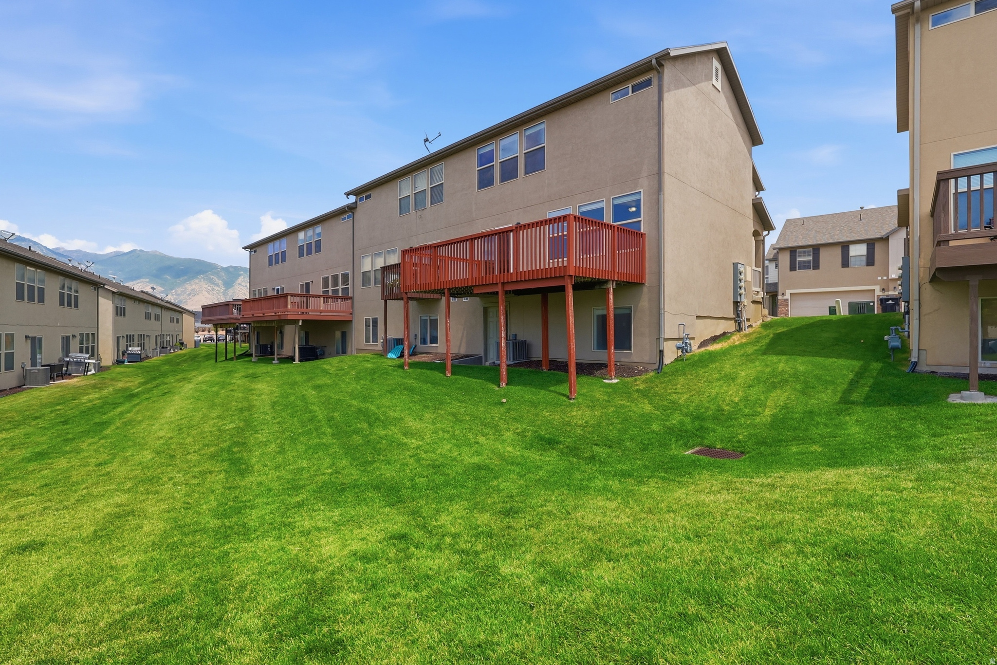 WHISPERING WILLOW - Residential