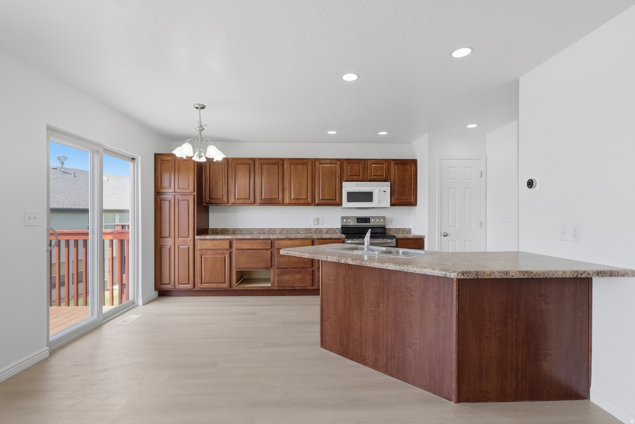 WHISPERING WILLOW - Residential