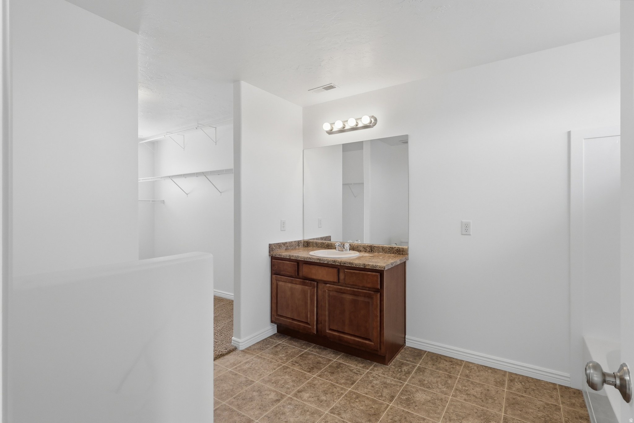 WHISPERING WILLOW - Residential