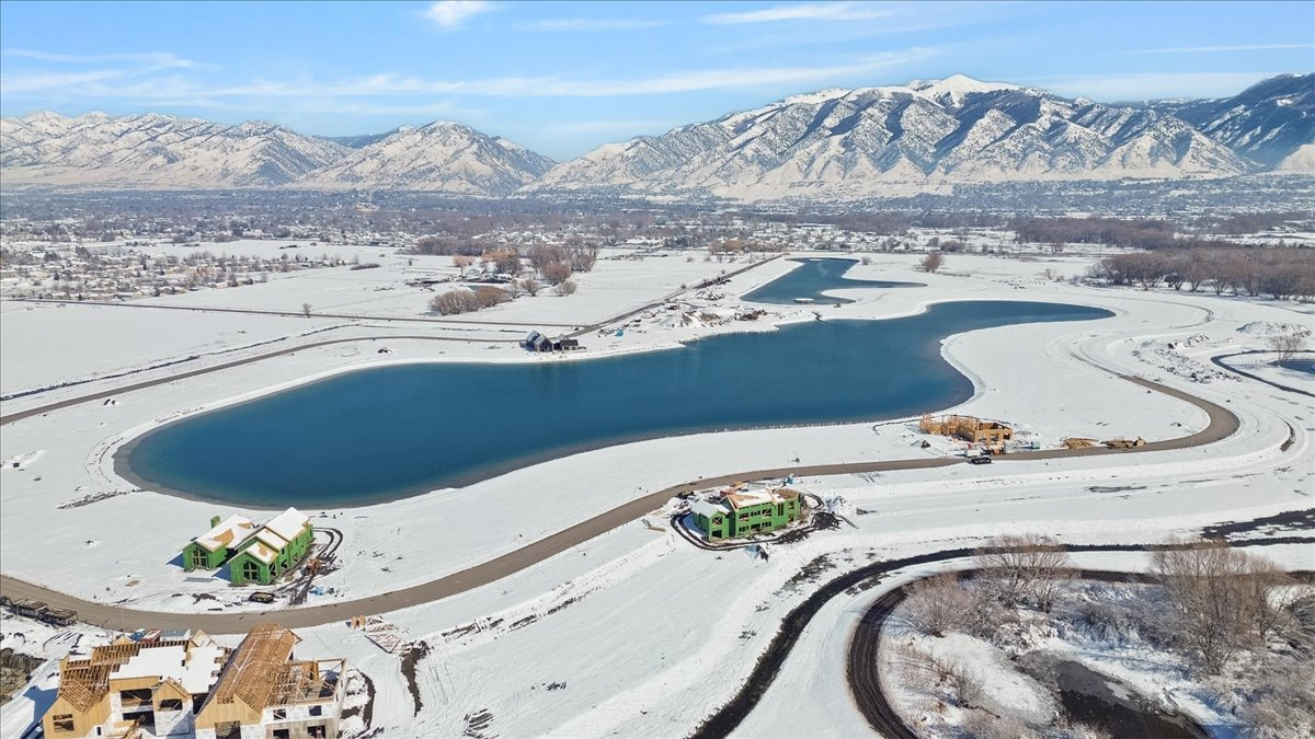 WILLOW LAKES - Land