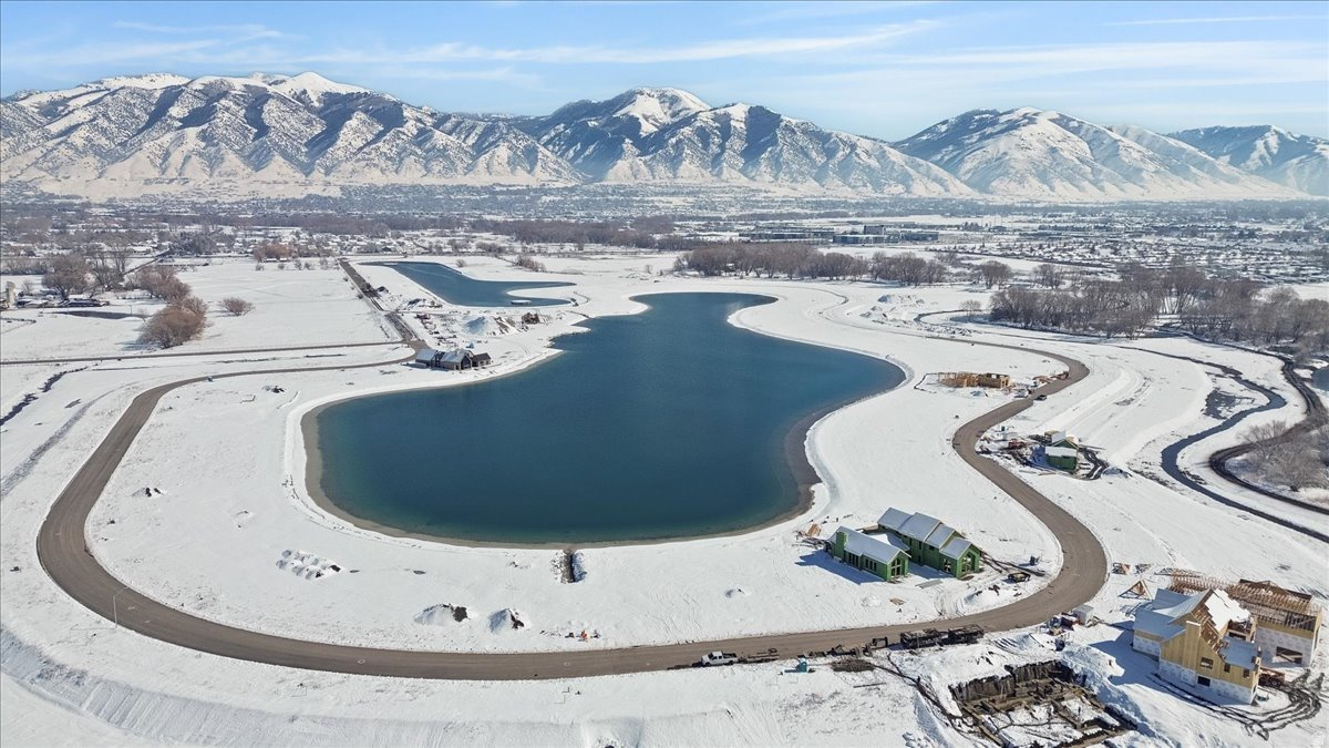 WILLOW LAKES - Land