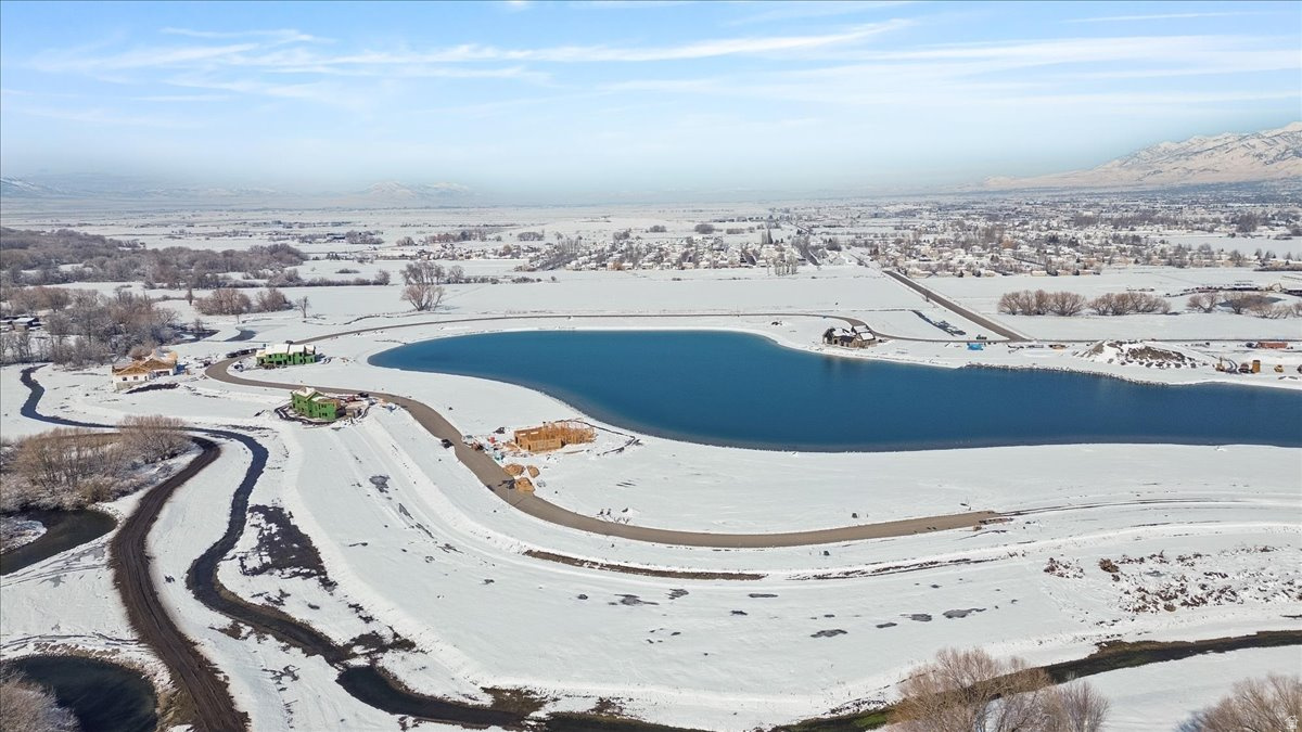 WILLOW LAKES - Land
