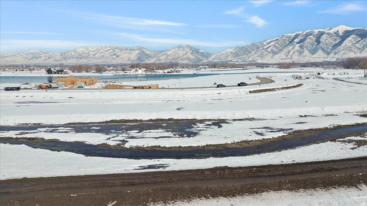 WILLOW LAKES - Land