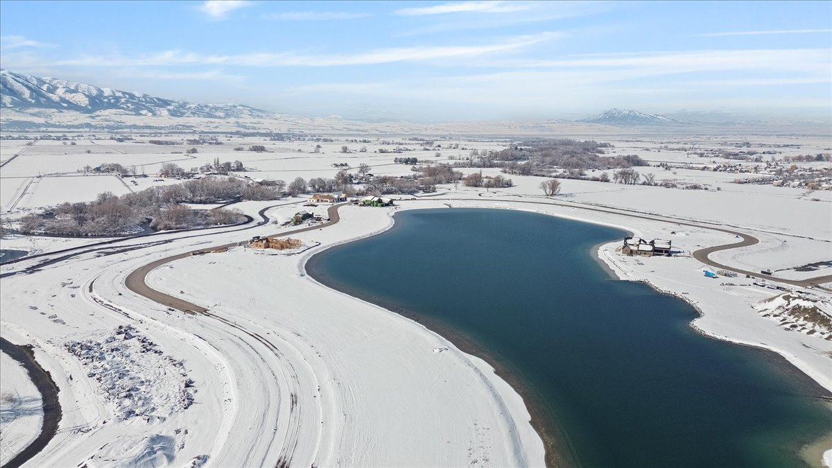WILLOW LAKES - Land