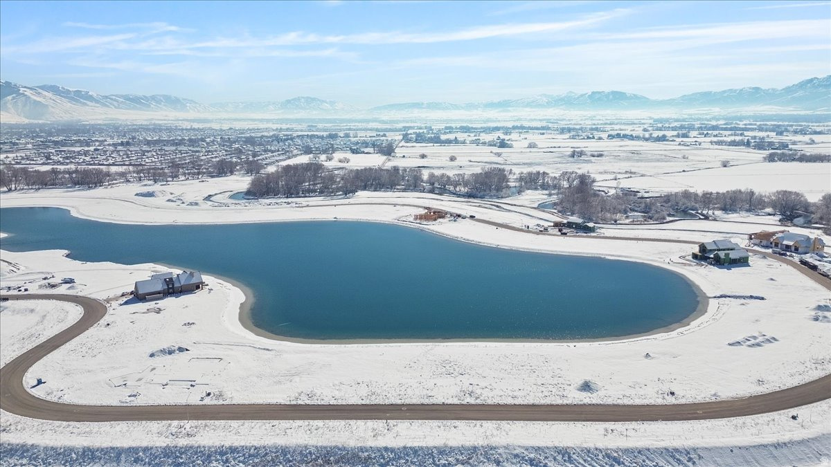 WILLOW LAKES - Land
