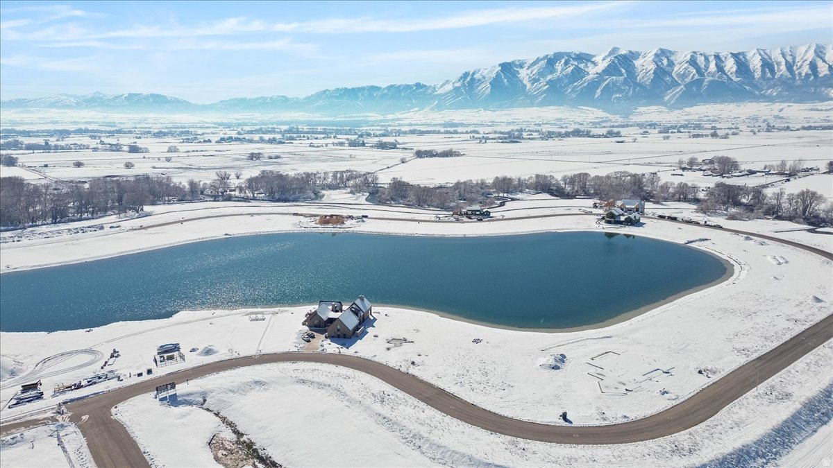WILLOW LAKES - Land