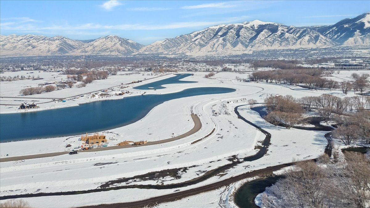WILLOW LAKES - Land