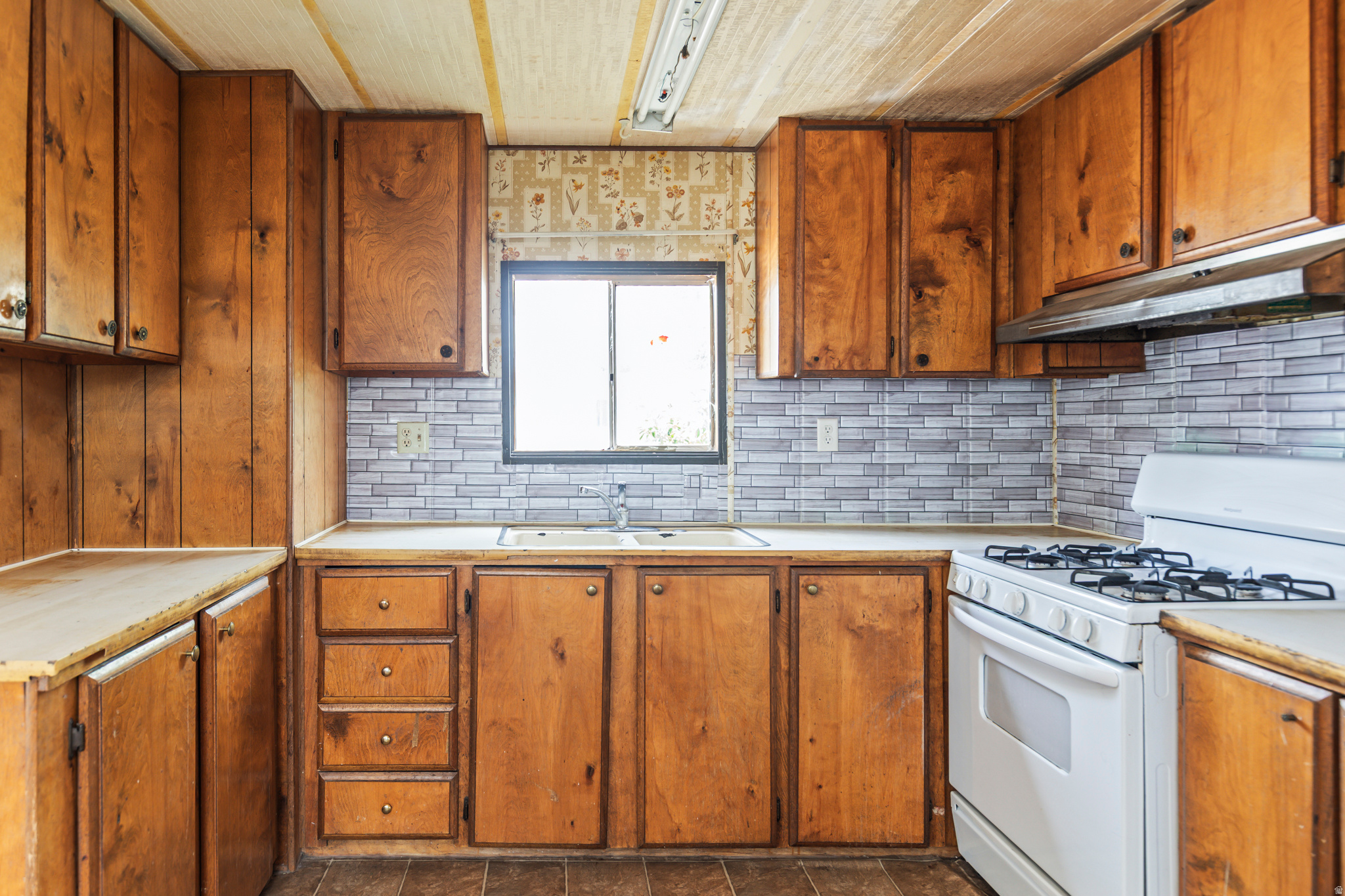 MOUNTAIN VIEW ESTATES - Residential