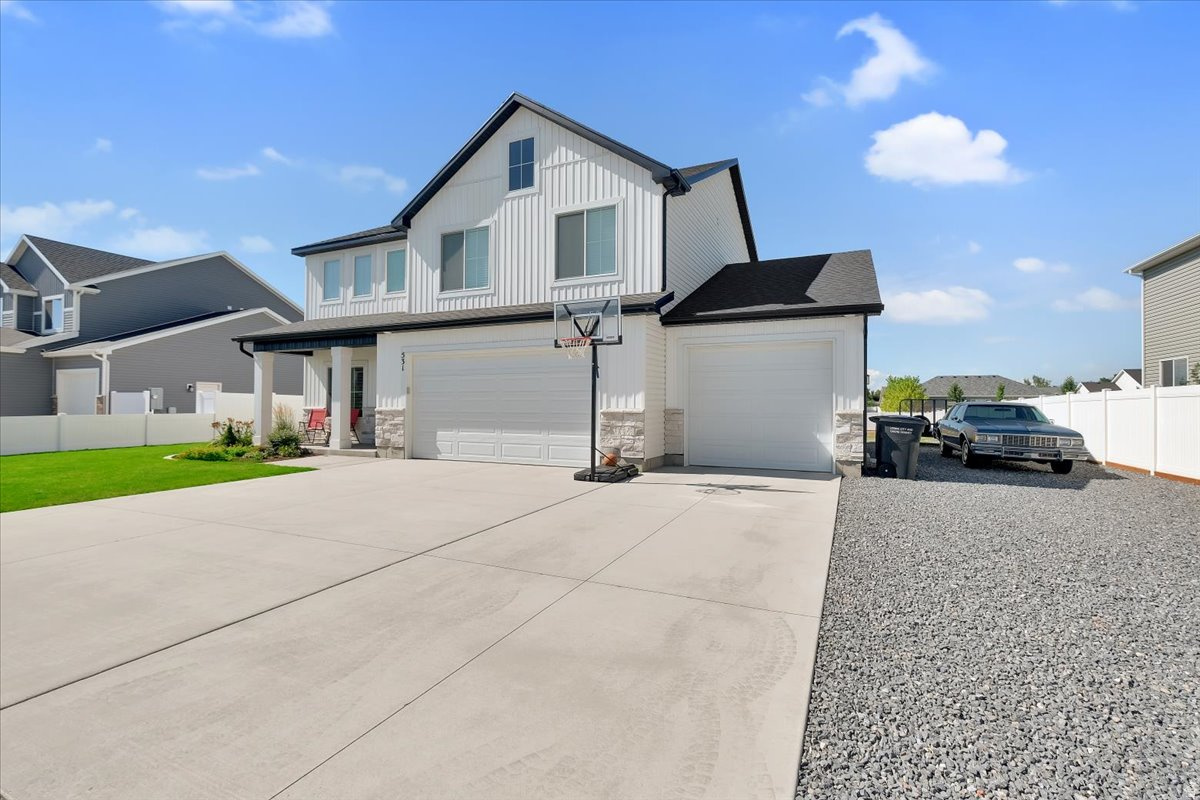 ROLLING HILLS - Residential