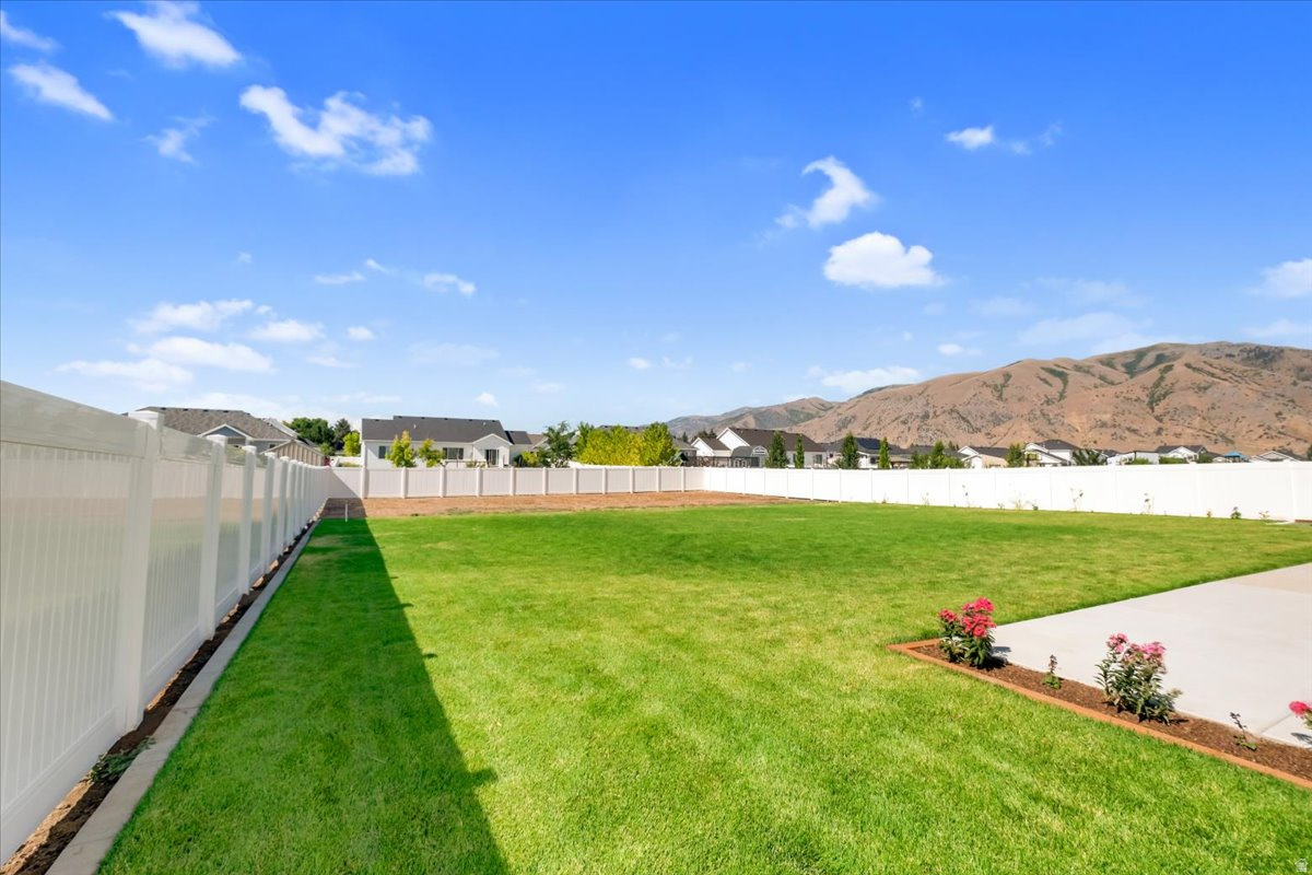 ROLLING HILLS - Residential
