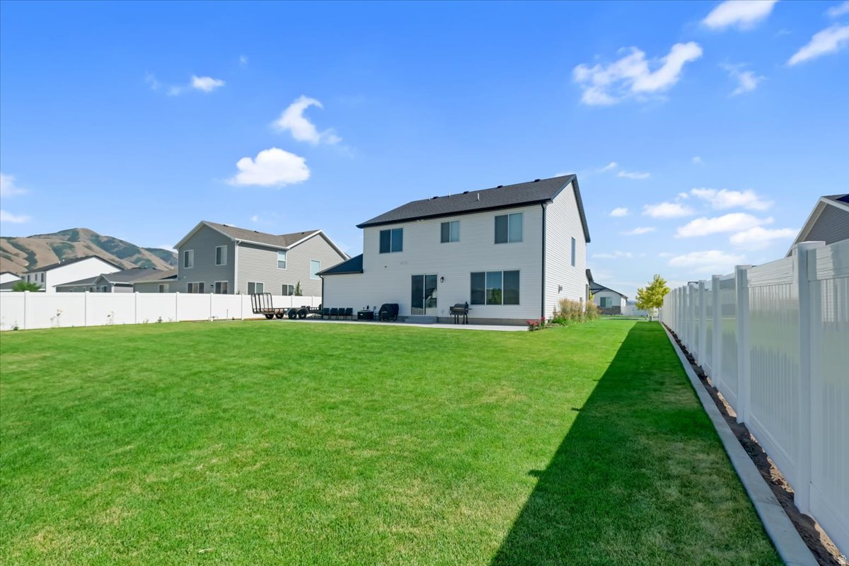 ROLLING HILLS - Residential